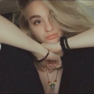 Meet your Posher, Kayla